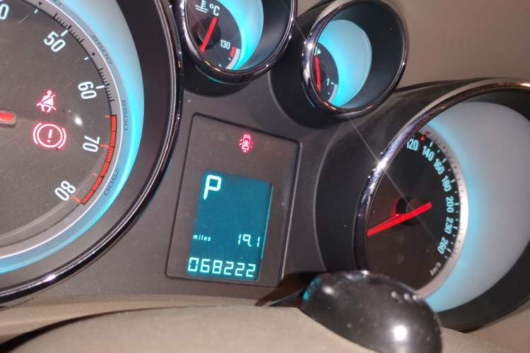 Used Buick GT 2011 GT 1.8L Automatic Fashion Edition Leather Model Odometer Close Up