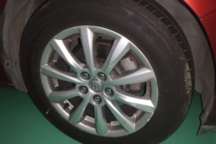 Used Buick GT 2011 GT 1.8L Automatic Fashion Edition Leather Model Right Front Wheel Hub
