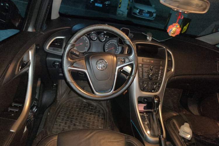 Used Buick GT 2011 GT 1.8L Automatic Fashion Edition Leather Model Steering Wheel