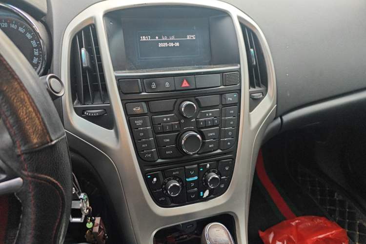 Used Buick GT 2011 GT 1.8L Automatic Fashion Edition Leather Model Audio And AC Panel