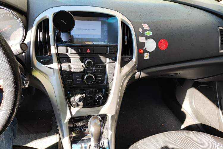 Used Buick GT 2011 GT 1.6T Fashion Sport Edition Leather Model Audio And AC Panel