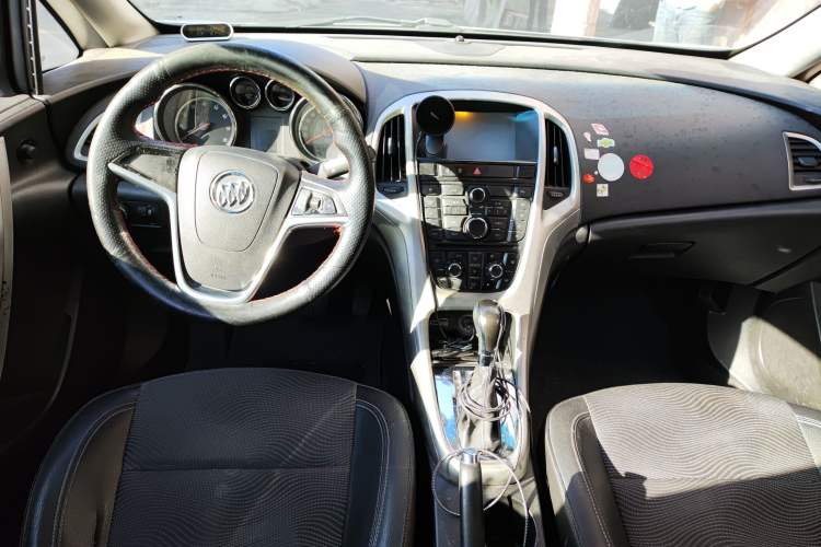 Used Buick GT 2011 GT 1.6T Fashion Sport Edition Leather Model Center Console