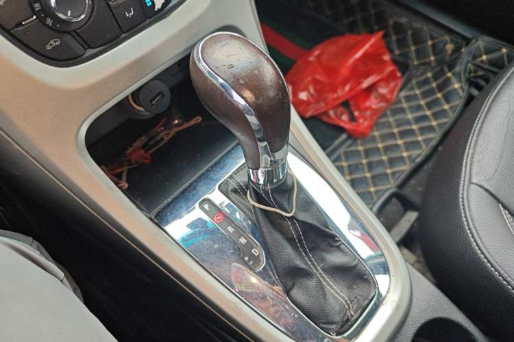 Used Buick GT 2011 GT 1.8L Automatic Fashion Edition Leather Model Gear Lever