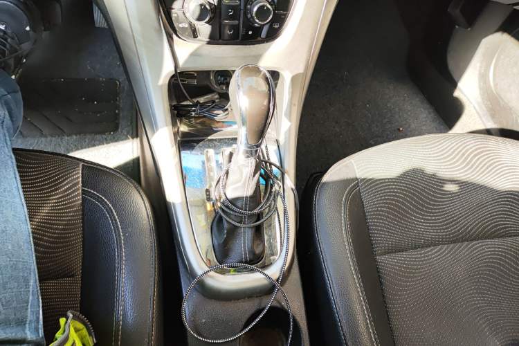 Used Buick GT 2011 GT 1.6T Fashion Sport Edition Leather Model Gear Lever