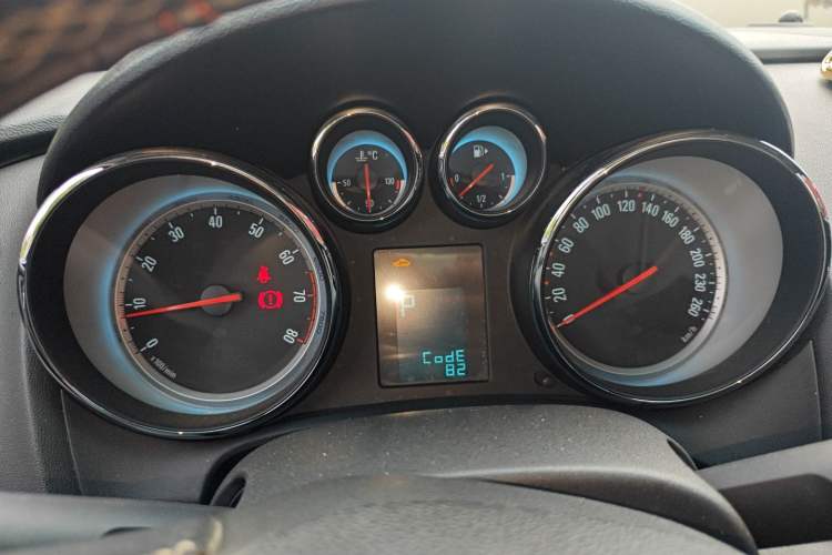 Used Buick GT 2011 GT 1.8L Automatic Fashion Edition Leather Model Instrument Cluster