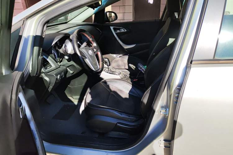 Used Buick GT 2011 GT 1.6T Fashion Sport Edition Leather Model Left Front Seat