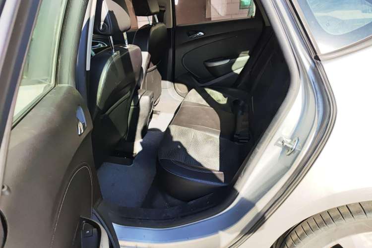 Used Buick GT 2011 GT 1.6T Fashion Sport Edition Leather Model Left Rear Seat