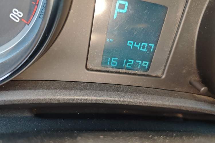 Used Buick GT 2011 GT 1.8L Automatic Fashion Edition Leather Model Odometer Close Up