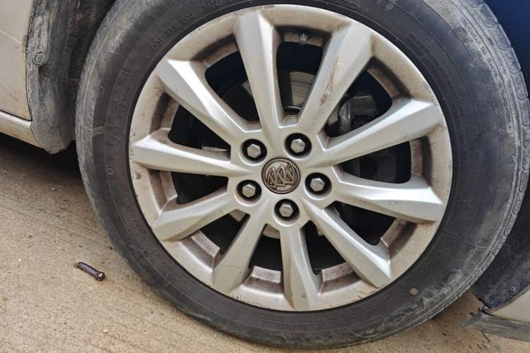 Used Buick GT 2011 GT 1.8L Automatic Fashion Edition Leather Model Right Front Wheel Hub