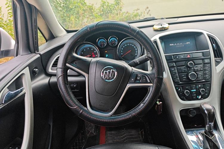 Used Buick GT 2011 GT 1.8L Automatic Fashion Edition Leather Model Steering Wheel