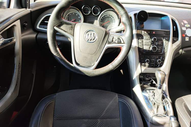 Used Buick GT 2011 GT 1.6T Fashion Sport Edition Leather Model Steering Wheel