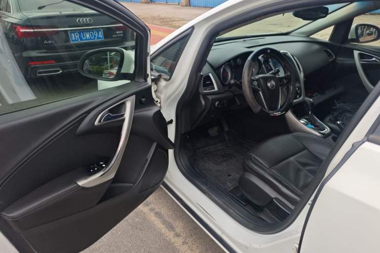 Used Buick GT 2011 GT 1.8L Automatic Fashion Edition Leather Model Driver Seat