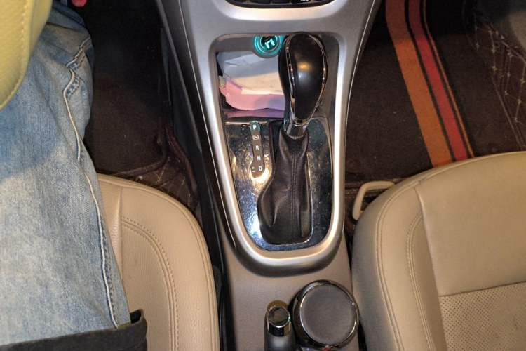 Used Buick GT 2011 GT 1.8L Automatic Fashion Edition Leather Model Gear Lever