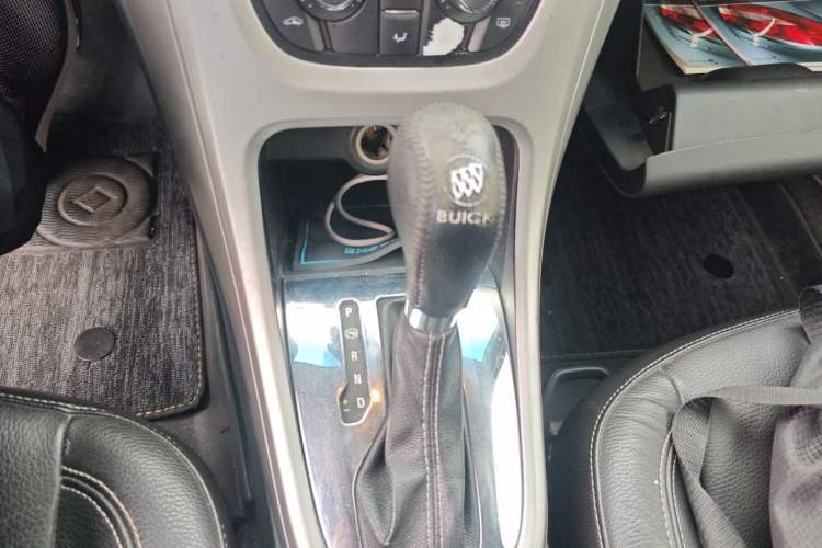Used Buick GT 2011 GT 1.8L Automatic Fashion Edition Leather Model Gear Lever