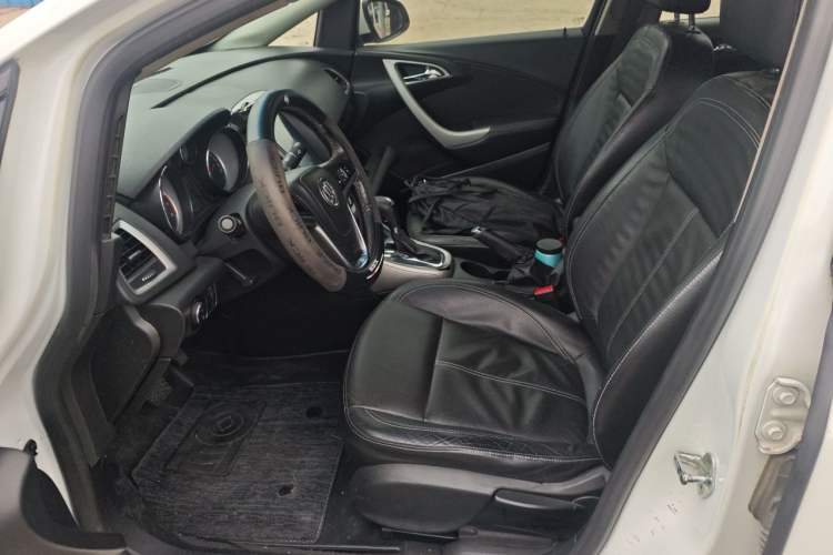 Used Buick GT 2011 GT 1.8L Automatic Fashion Edition Leather Model Left Front Seat