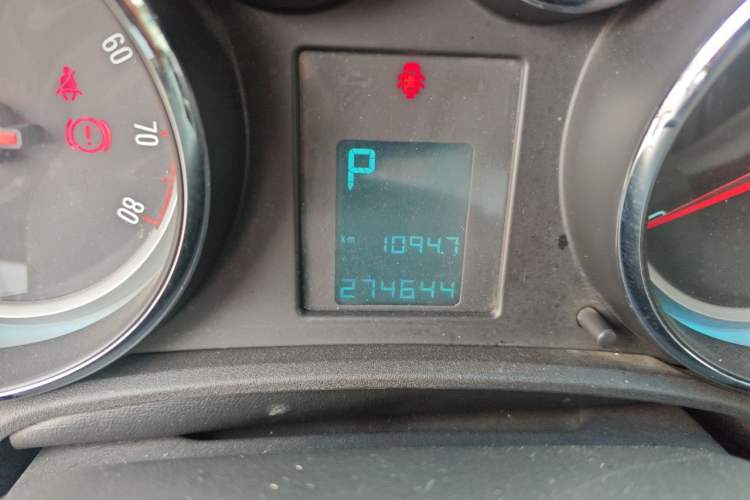 Used Buick GT 2011 GT 1.8L Automatic Fashion Edition Leather Model Odometer Close Up