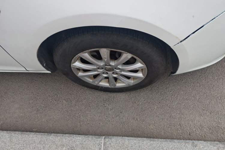 Used Buick GT 2011 GT 1.8L Automatic Fashion Edition Leather Model Right Front Wheel Hub