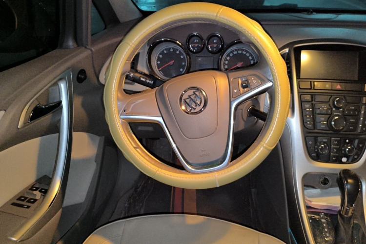 Used Buick GT 2011 GT 1.8L Automatic Fashion Edition Leather Model Steering Wheel
