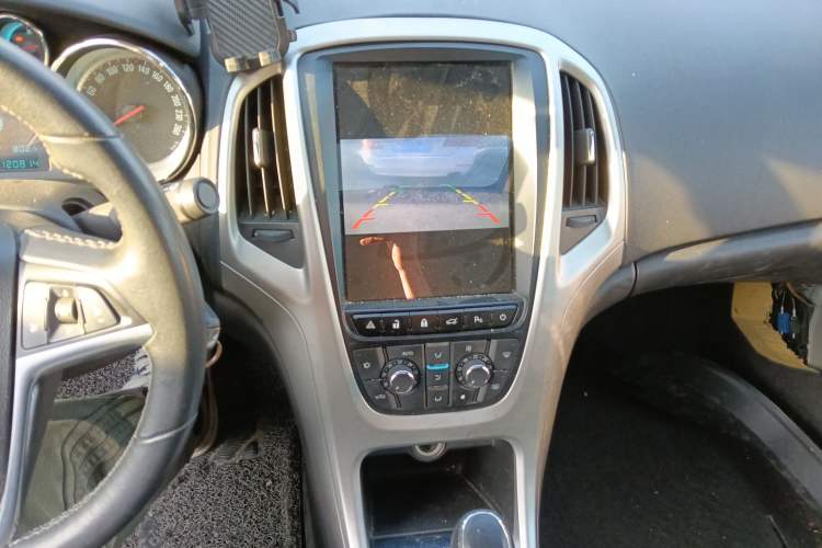 Used Buick GT 2011 GT 1.8L Automatic Fashion Edition Leather Model Audio And AC Panel