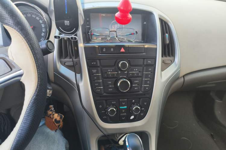 Used Buick GT 2011 GT 1.8L Automatic Fashion Edition Leather Model Audio And AC Panel