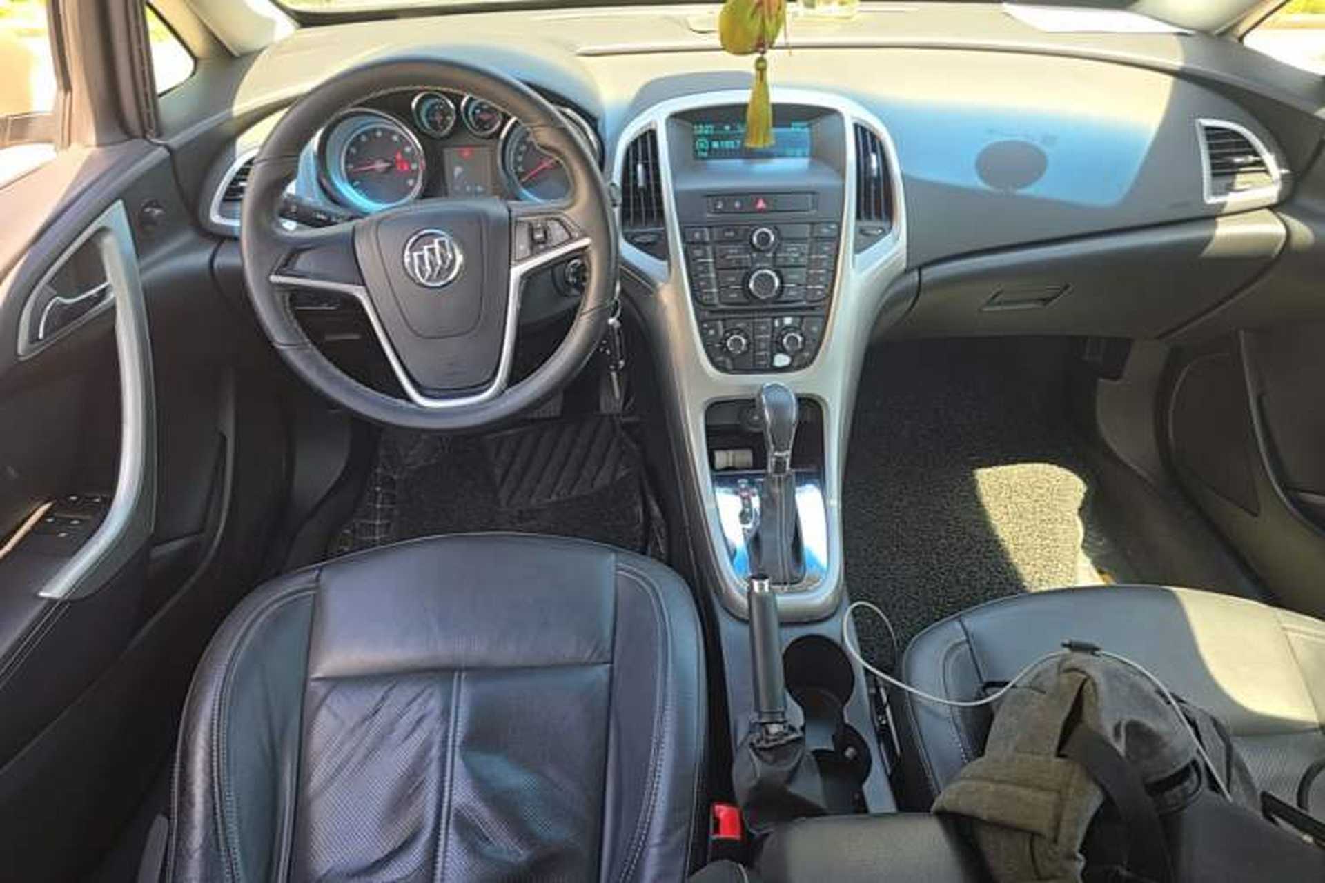 Used Buick GT 2011 GT 1.6T Fashion Sport Edition Leather Model Center Console