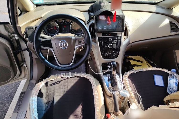 Used Buick GT 2011 GT 1.8L Automatic Fashion Edition Leather Model Center Console