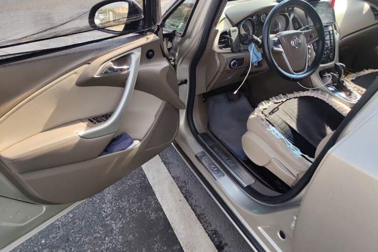 Used Buick GT 2011 GT 1.8L Automatic Fashion Edition Leather Model Driver Seat