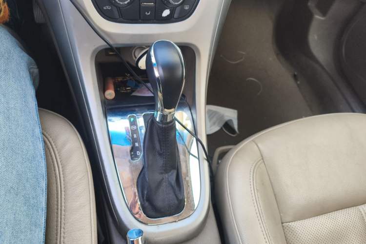 Used Buick GT 2011 GT 1.8L Automatic Fashion Edition Leather Model Gear Lever