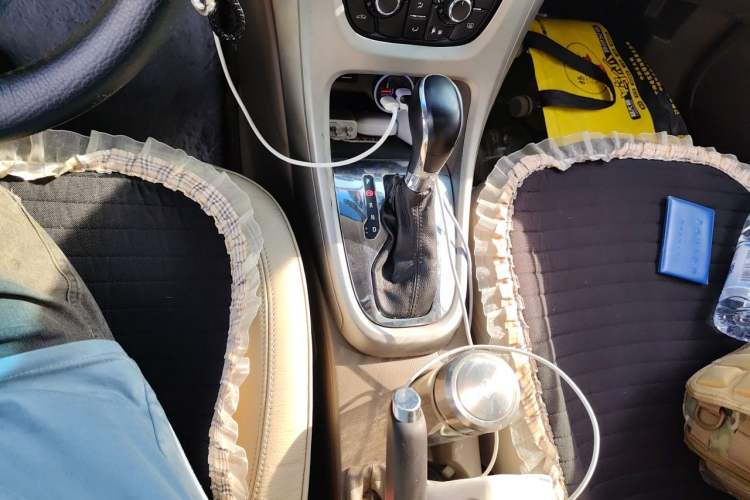 Used Buick GT 2011 GT 1.8L Automatic Fashion Edition Leather Model Gear Lever