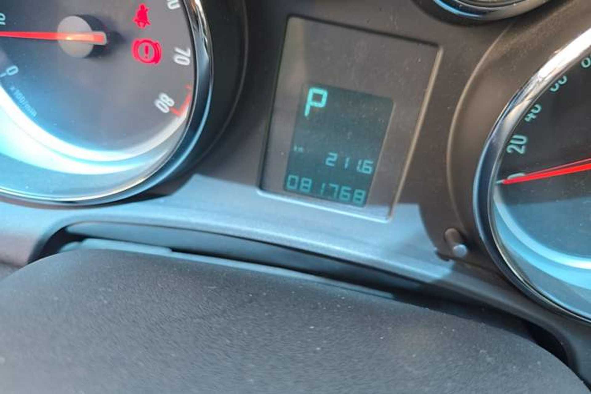 Used Buick GT 2011 GT 1.6T Fashion Sport Edition Leather Model Odometer Close Up