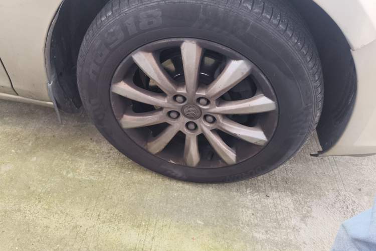Used Buick GT 2011 GT 1.8L Automatic Fashion Edition Leather Model Right Front Wheel Hub