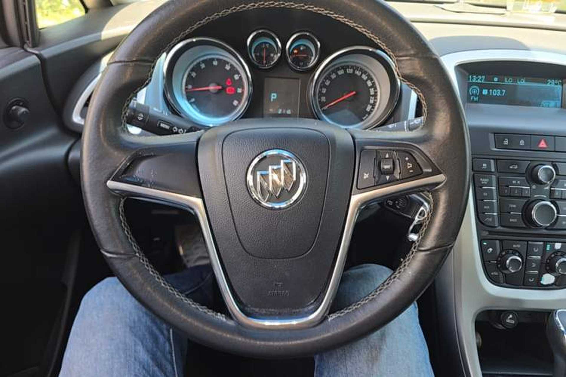 Used Buick GT 2011 GT 1.6T Fashion Sport Edition Leather Model Steering Wheel