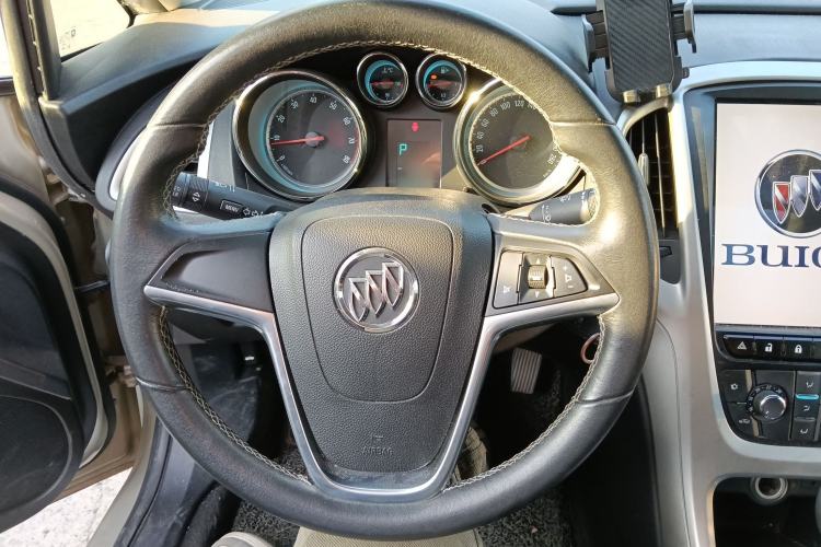 Used Buick GT 2011 GT 1.8L Automatic Fashion Edition Leather Model Steering Wheel