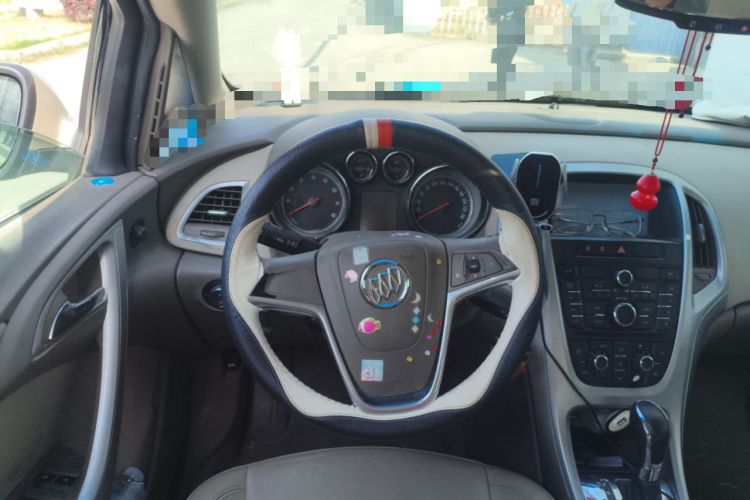 Used Buick GT 2011 GT 1.8L Automatic Fashion Edition Leather Model Steering Wheel