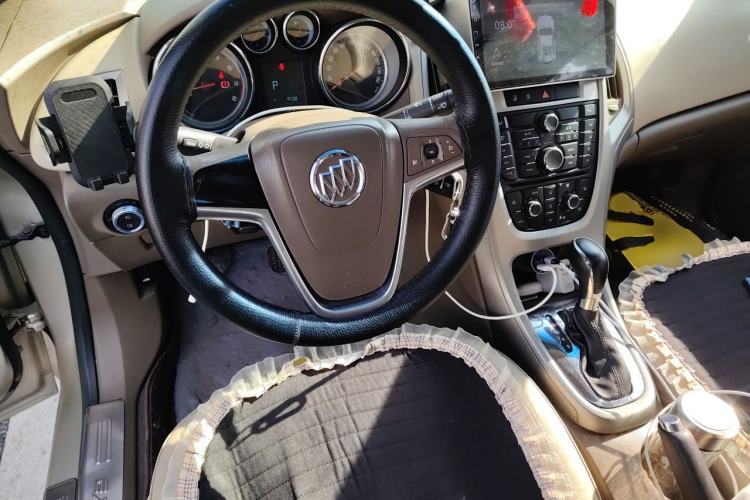 Used Buick GT 2011 GT 1.8L Automatic Fashion Edition Leather Model Steering Wheel