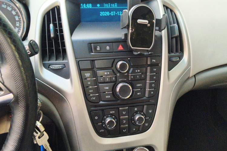 Used Buick GT 2012 XT 1.6L Automatic Fashion Edition Audio And AC Panel