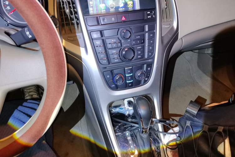 Used Buick GT 2012 GT 1.6L Automatic Comfort Edition Audio And AC Panel