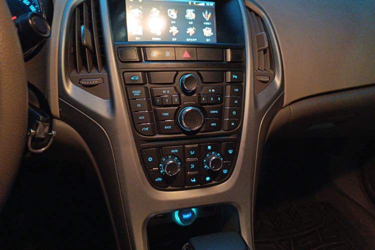 Used Buick GT 2012 GT 1.6L Automatic Fashion Edition Audio And AC Panel