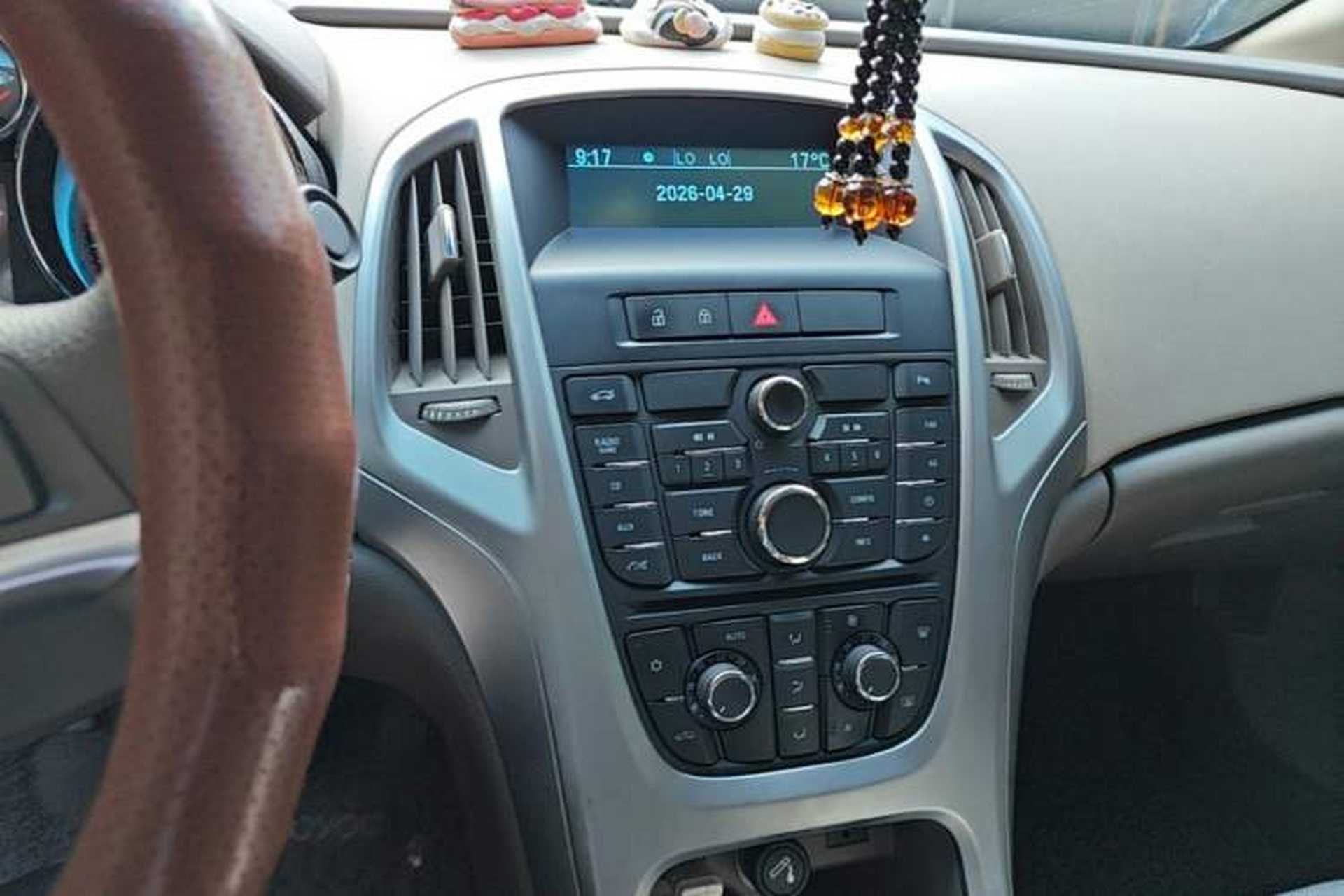 Used Buick GT 2012 GT 1.6L Manual Entry-Level Model Audio And AC Panel