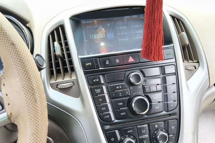 Used Buick GT 2012 GT 1.6L Manual Entry-Level Model Audio And AC Panel
