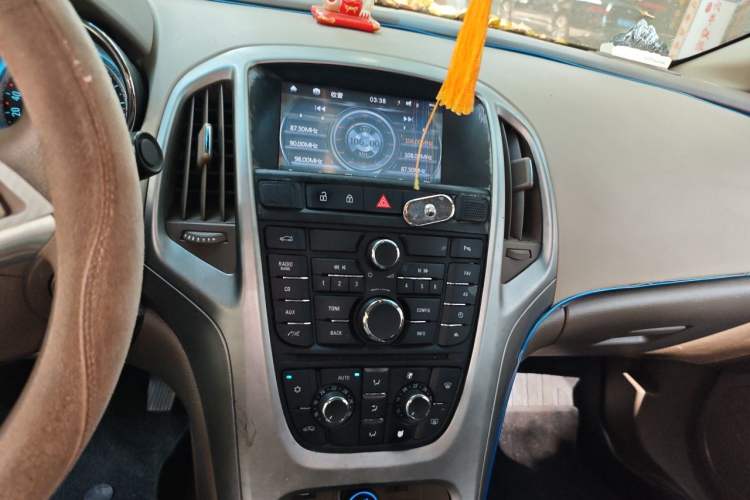 Used Buick GT 2012 GT 1.6L Manual Entry-Level Model Audio And AC Panel