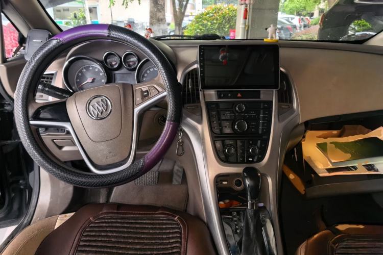Used Buick GT 2012 GT 1.6L Automatic Comfort Edition Center Console