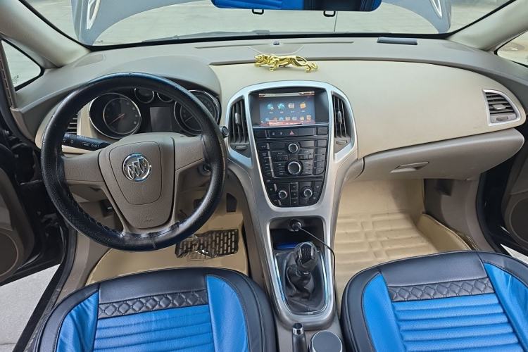 Used Buick GT 2012 GT 1.6L Manual Comfort Edition Center Console