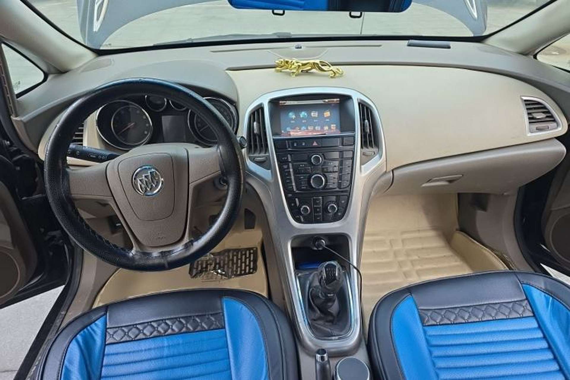 Used Buick GT 2012 GT 1.6L Manual Comfort Edition Center Console