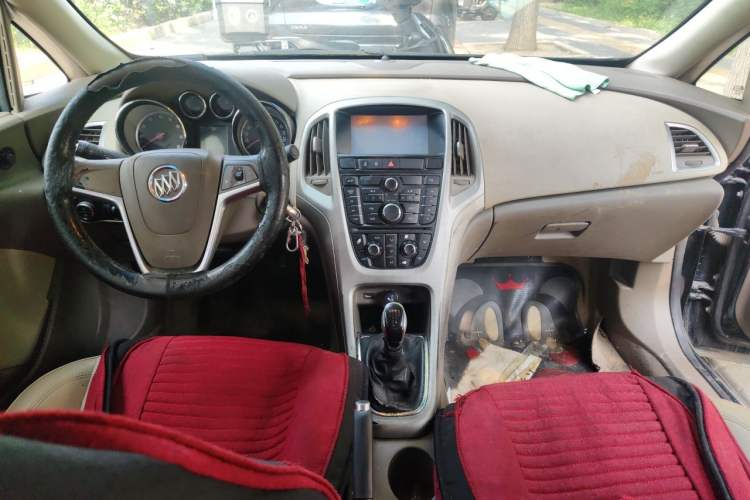 Used Buick GT 2012 GT 1.6L Manual Entry-Level Model Center Console
