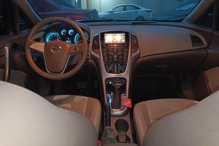 Used Buick GT 2012 GT 1.6L Automatic Fashion Edition Center Console