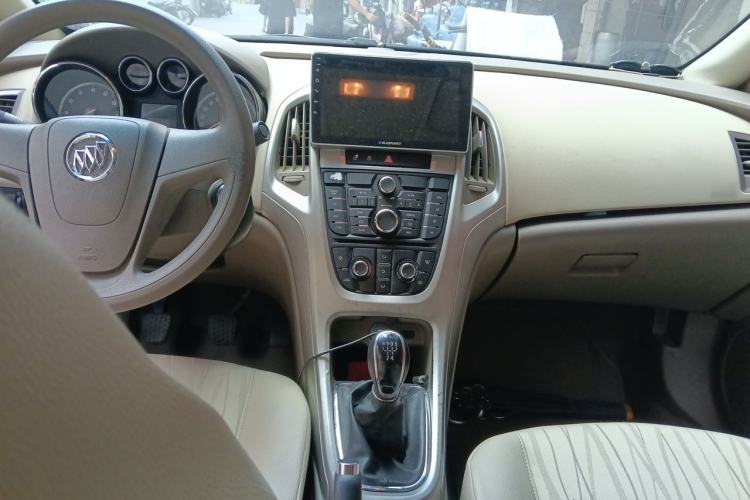 Used Buick GT 2012 GT 1.6L Manual Comfort Edition Center Console