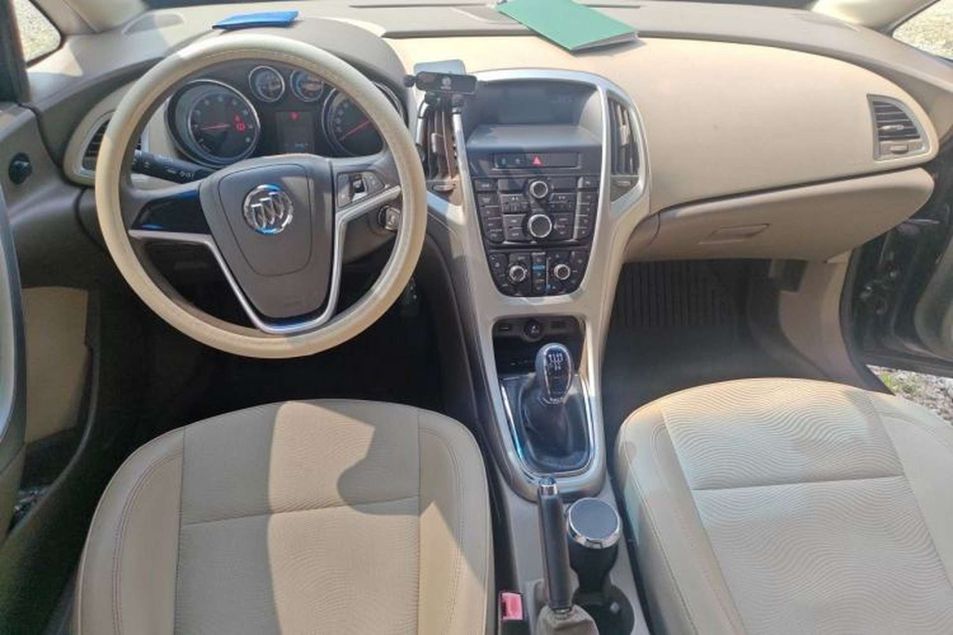 Used Buick GT 2012 GT 1.6L Manual Entry-Level Model Center Console