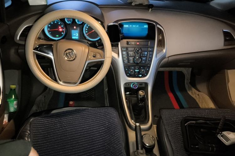 Used Buick GT 2012 GT 1.6L Manual Entry-Level Model Center Console