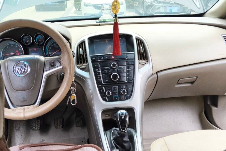 Used Buick GT 2012 GT 1.6L Manual Entry-Level Model Center Console